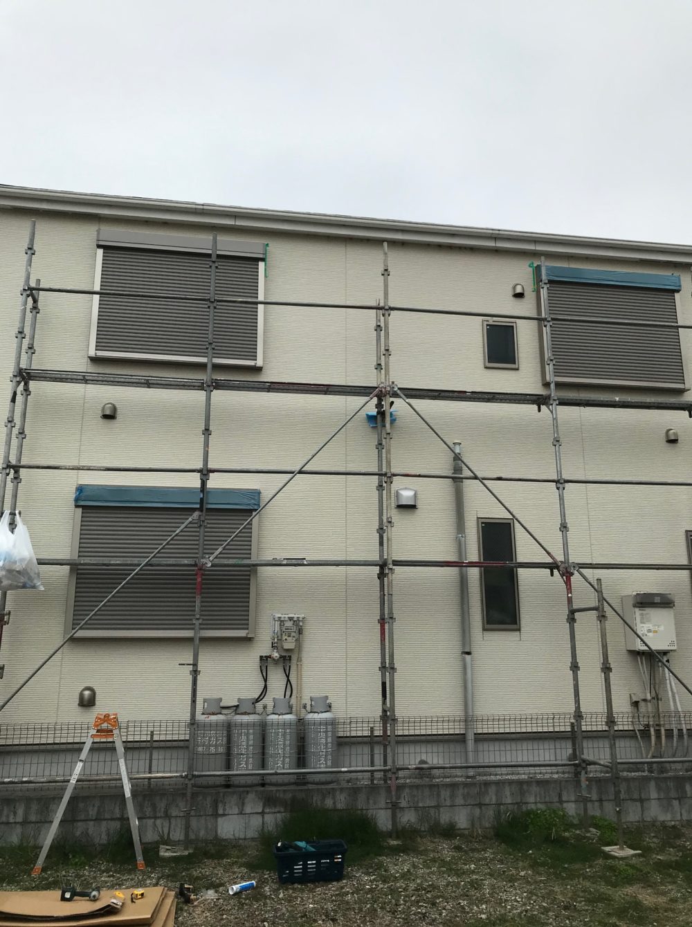 海老名市 1階と2階の窓にシャッター取付 施工例 海老名市でリフォームなら海老名トーヨー住器