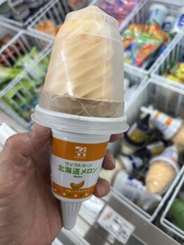 セブンイレブン　買い食いに北海道メロンソフトが