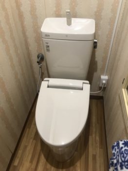 海老名市　築年数35年２階のトイレに暖房便座がつきました。