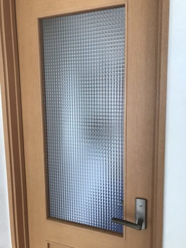 リビングの室内ドアのガラス交換