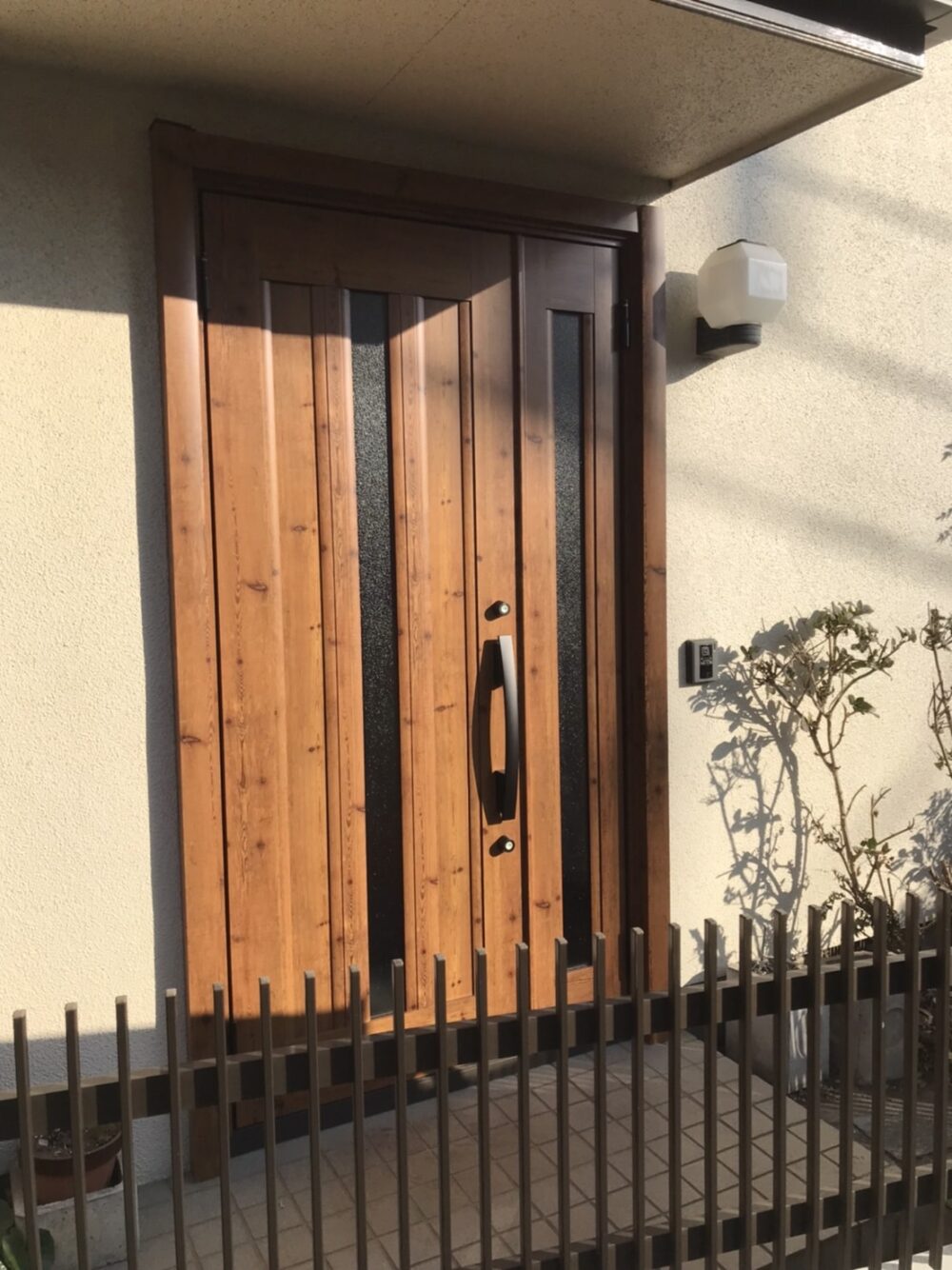海老名市　壁を壊さずに様々な住宅に対応できる、 1日でリフォーム可能な玄関ドア「リシェント3施工例」