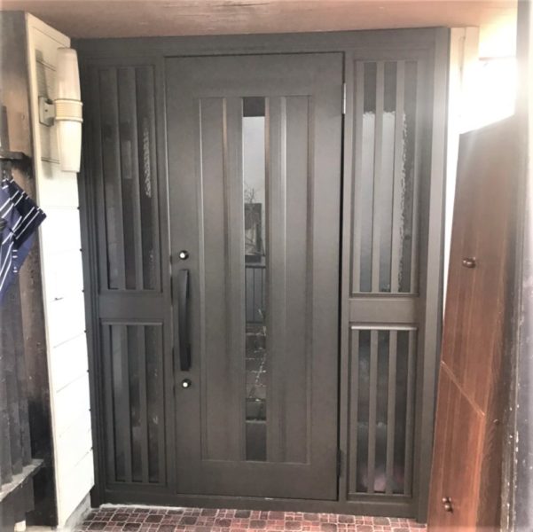 海老名市 玄関ドアリフォーム後 LIXILリシェント施工事例 吊り元を右に変更しバーハンドルへ