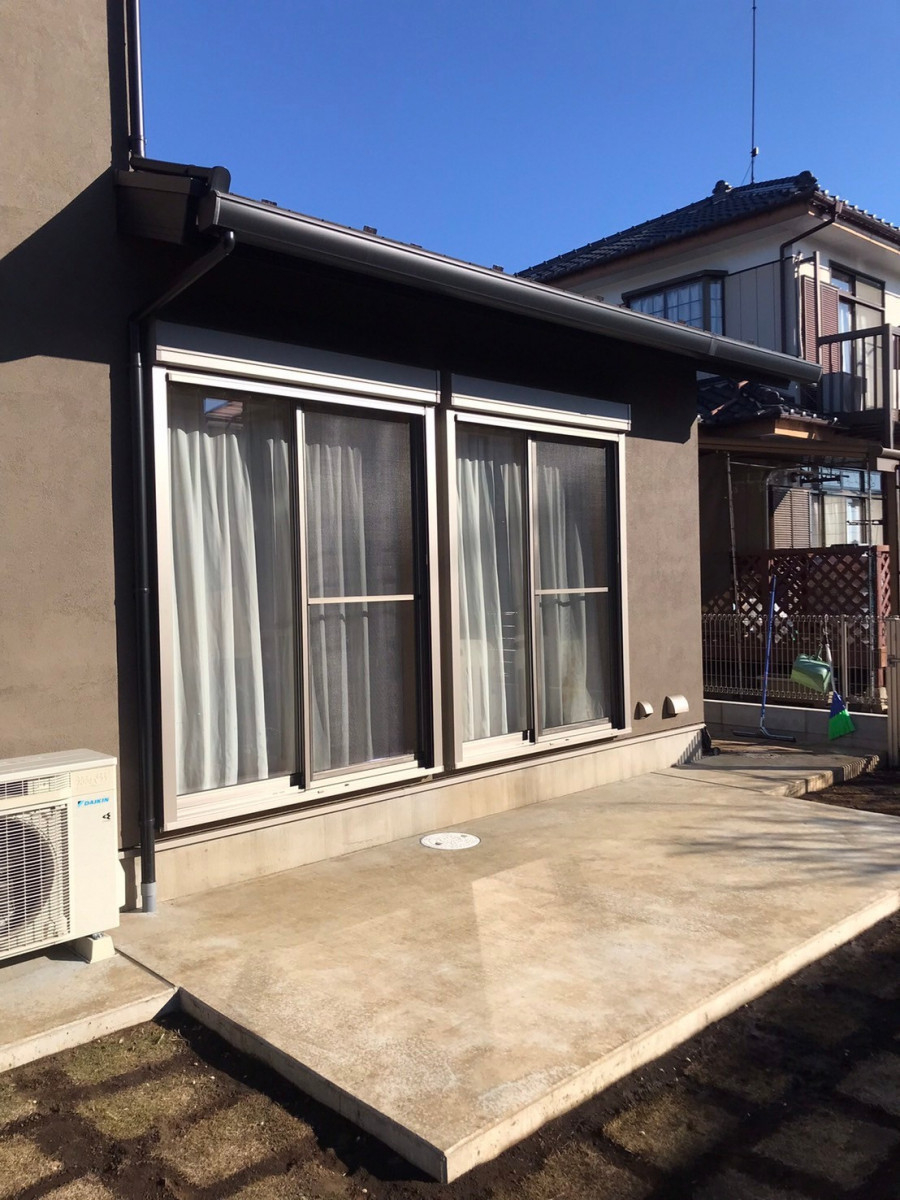 海老名市のエクステリアリフォーム施工前、新築時にあらかじめ土間コンクリートを打設したウッドデッキ設置予定のスペース 海老名市のエクステリアリフォーム施工前、新築時にあらかじめ土間コンクリートを打設したウッドデッキ設置予定のスペース