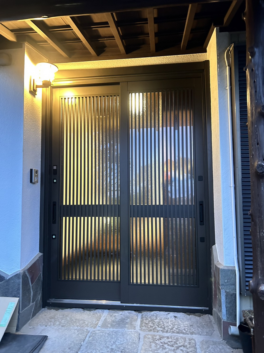 海老名市｜玄関引戸交換＆段差解消のコンクリートハツリ施工事例