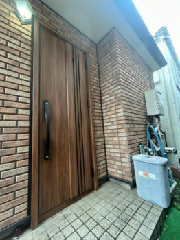 海老名市｜補助金活用で玄関ドア交換と階段窓インプラス断熱リフォーム