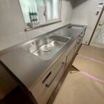 【海老名市 リフォーム】既存の吊戸棚を活かして刷新！理想を叶えたホーローキッチン「トレーシア」