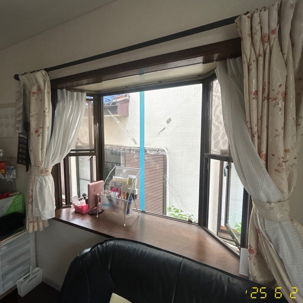 海老名-リビング-東-出窓-単板ガラス-施工前 海老名-リビング-東-出窓-単板ガラス-施工前