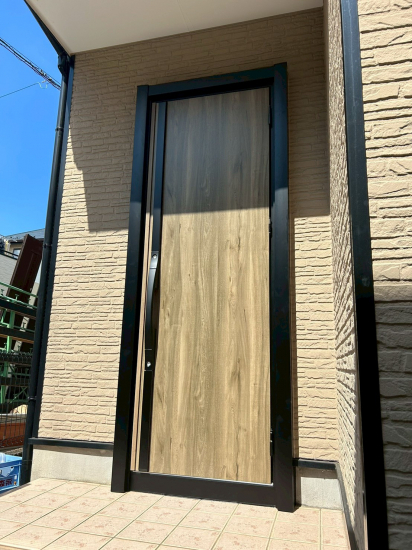 【海老名市 リフォーム】補助金でお得に！断熱性能と気品あるデザインを両立した玄関リフォーム