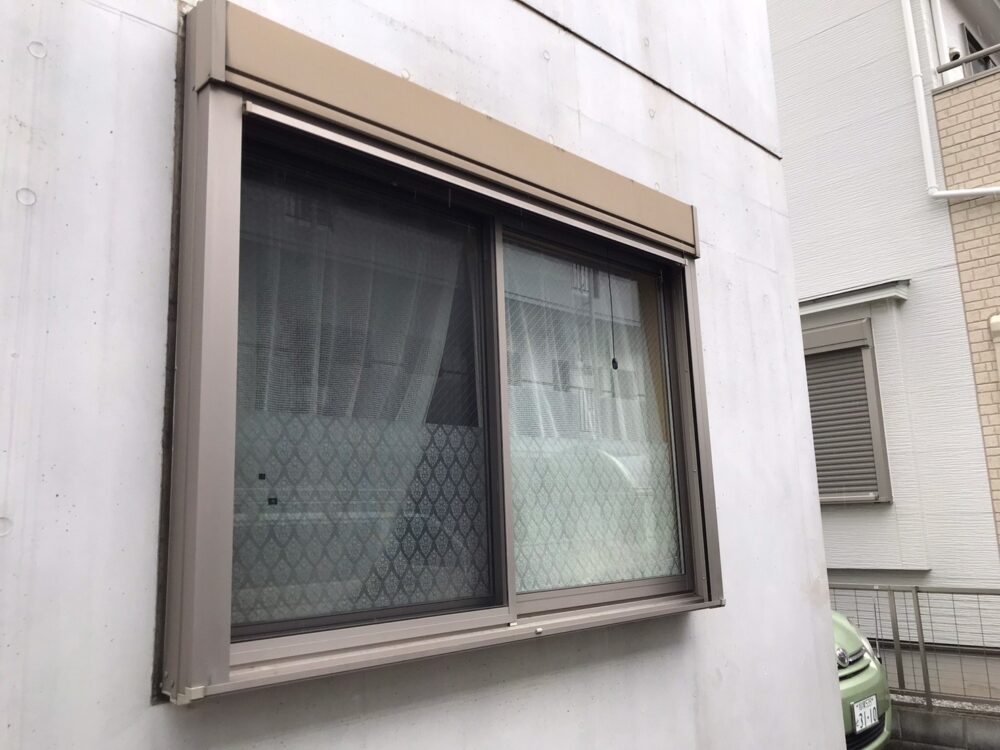 【海老名市 リフォーム】シャッターがある窓に「面格子」も後付けできる？両方設置するメリットと施工事例紹介