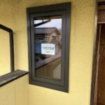 【海老名市 リフォーム】オーニング窓を「リプラス」で最新の縦すべり出し窓へ交換！補助金活用で賢く解決
