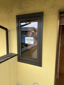 【海老名市 リフォーム】オーニング窓を「リプラス」で最新の縦すべり出し窓へ交換！補助金活用で賢く解決
