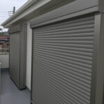 【海老名市 リフォーム】2階の防犯・防災対策に！後付けシャッターで安心と快適を実現