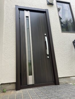 【東京都町田市 リフォーム】たった1日で防犯性と断熱性アップ！LIXILリシェントで明るく快適な玄関へ