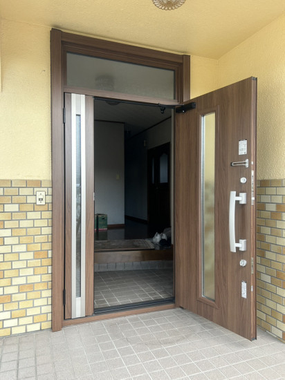 【海老名市 リフォーム】築33年の玄関を1日で一新！LIXILリシェントで叶える断熱・防犯・美観の両立