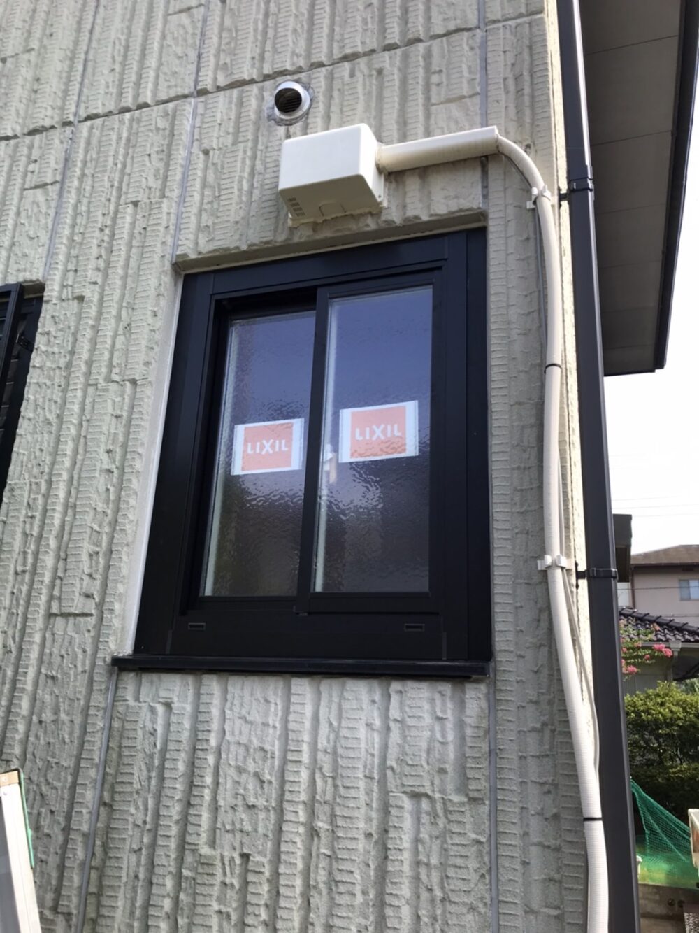 海老名市　浴室窓「ルーバー窓から引違い窓に仕様変更」窓リフォーム施工例