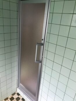 綾瀬市　浴室ドアカバー工法「ＹＫＫ新型サニーセーフ　内付け仕様」