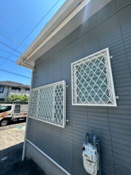 海老名市　「泥棒が侵入をあきらめるような窓の防犯対策」アルミヒシクロス面格子取付　施工例