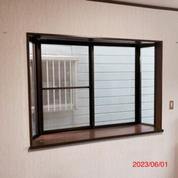 海老名市　インプラスを取付けて出窓を二重にした施工例です。