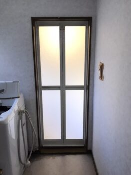 海老名市　浴室中折れドア→中折れドア　カバー工事　施工例